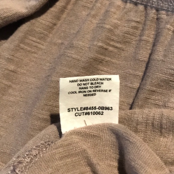 Beige V-Neck Sleeveless Peplum - Picture 4 of 5